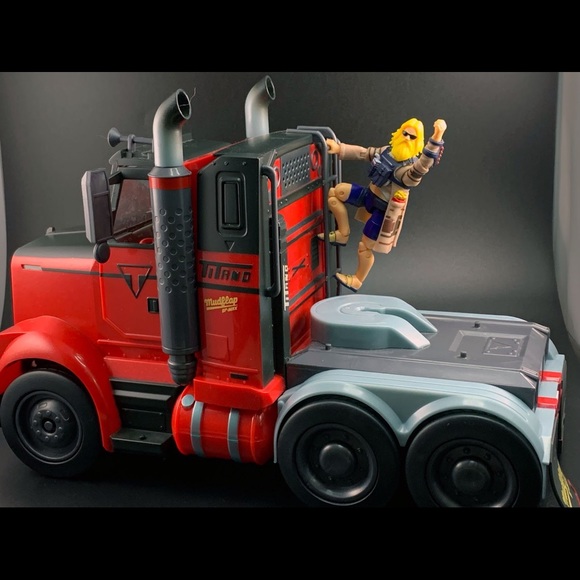 Fortnite Deluxe MudFlap RC Semi-Truck - Picture 9 of 11